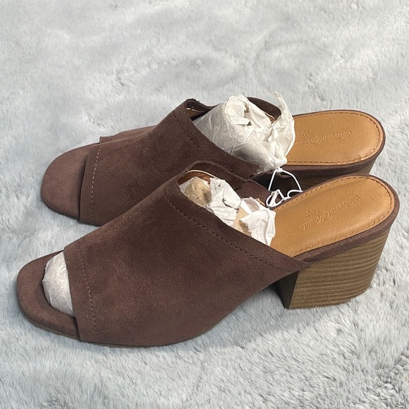 Universal Threat - Heeled Sandals - Picture 8 of 9